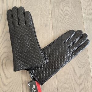 NEW Elegant Black Quilted Gloves